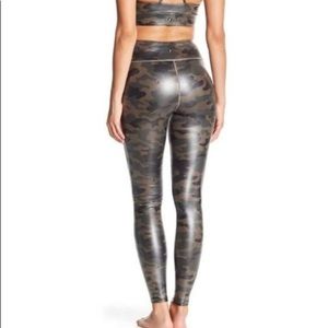 Electric Yoga Gray Green Revolution Camo Activewear Bottoms SMALL